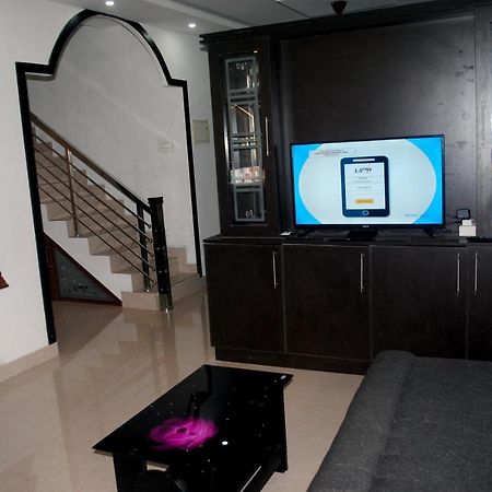 Nice Villa Irimbranallur Екстериор снимка