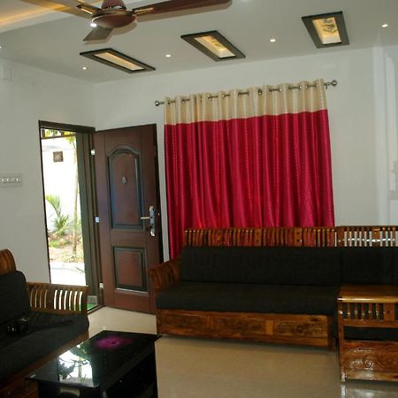 Nice Villa Irimbranallur Екстериор снимка
