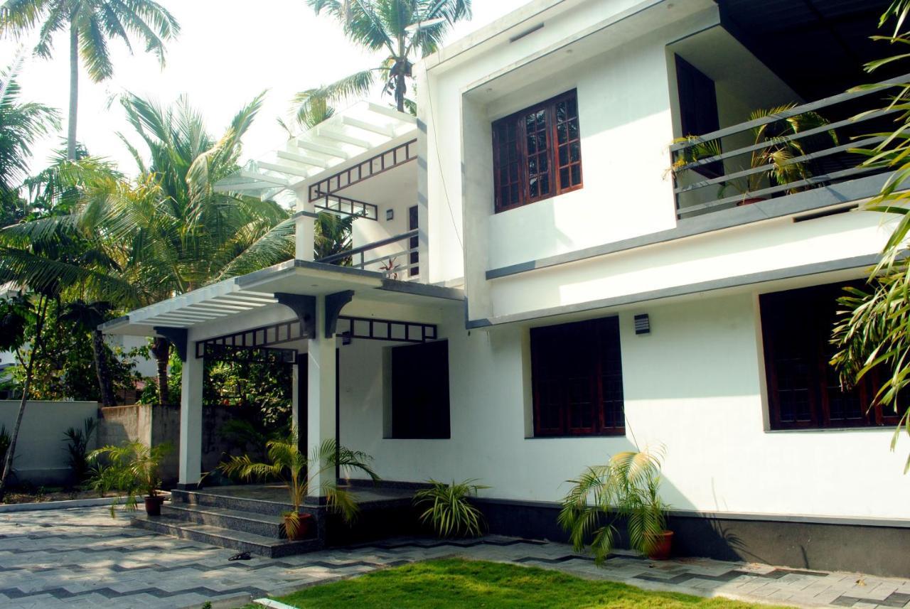 Nice Villa Irimbranallur Екстериор снимка