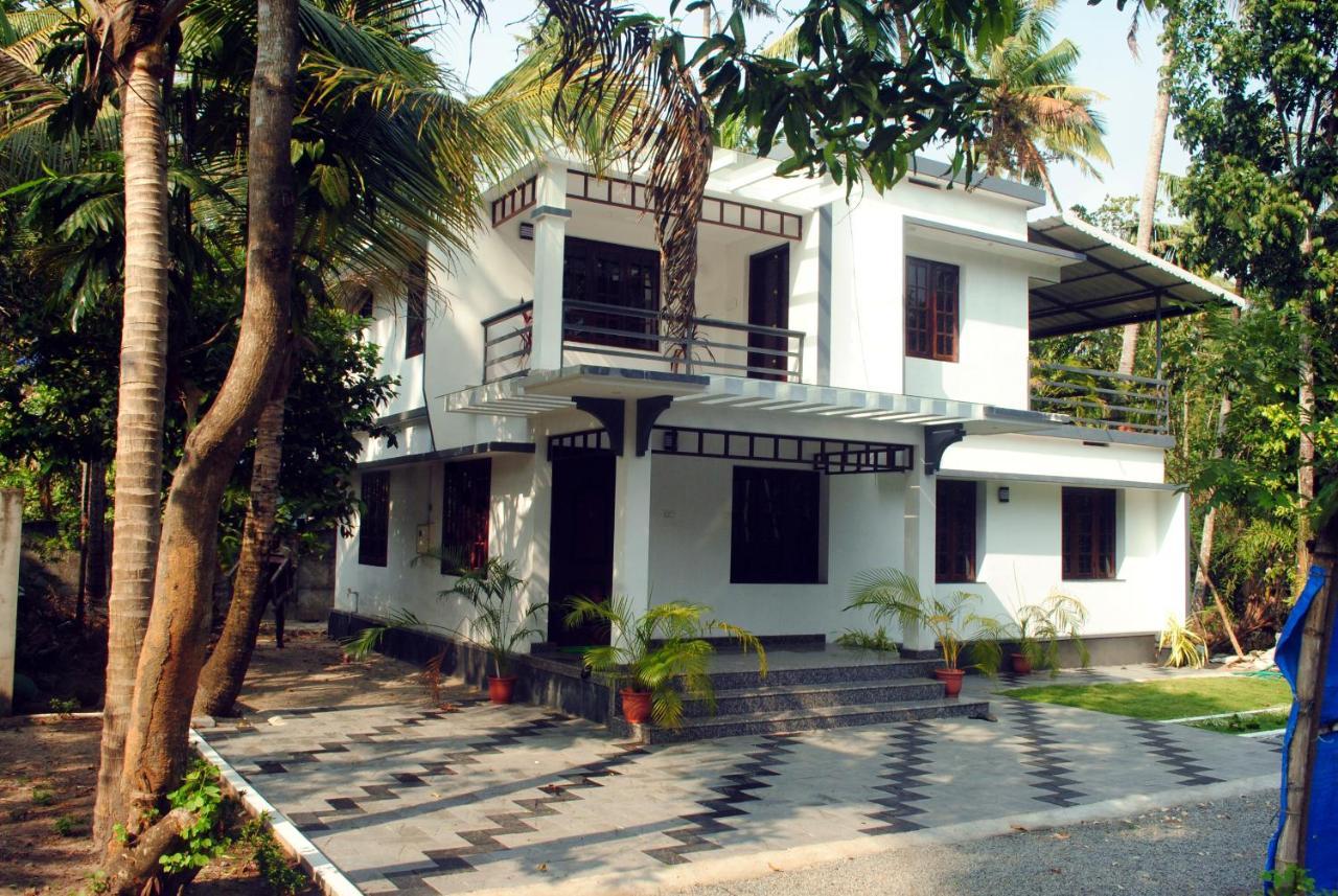 Nice Villa Irimbranallur Екстериор снимка