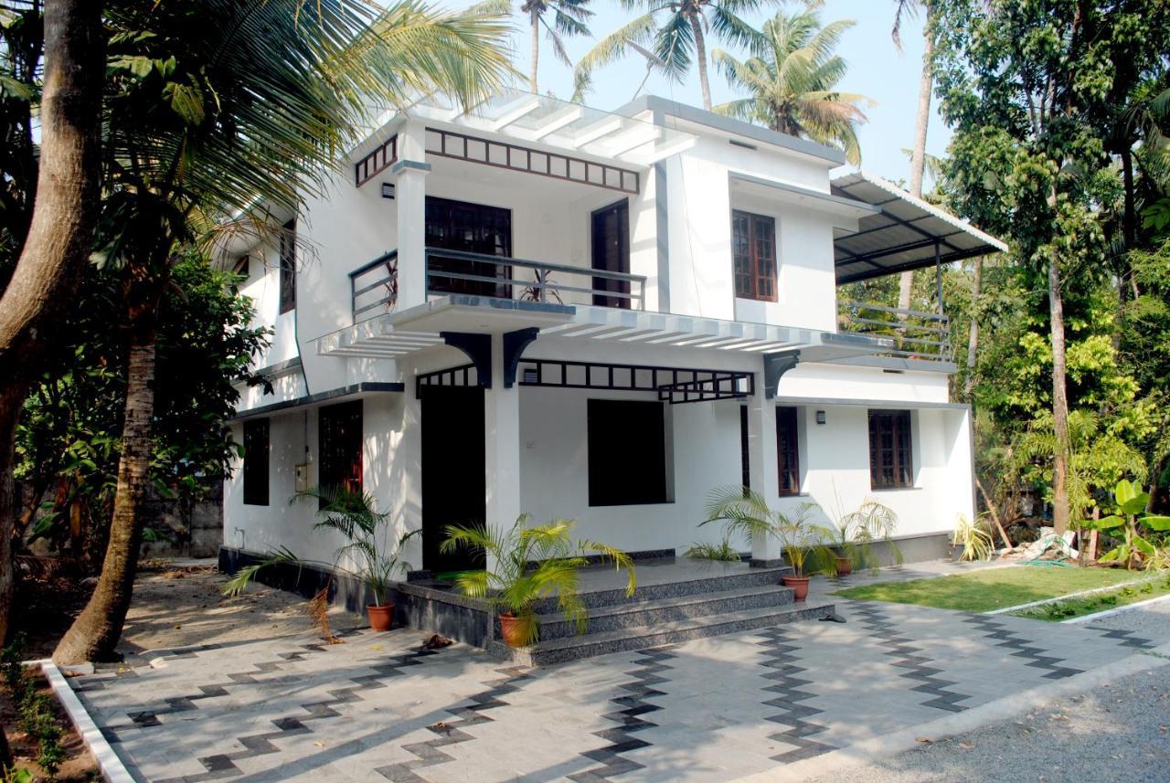 Nice Villa Irimbranallur Екстериор снимка